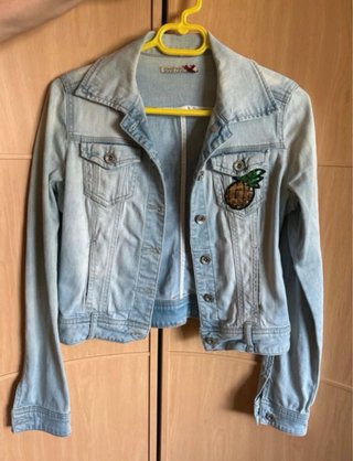 Chaqueta vaquera con piña