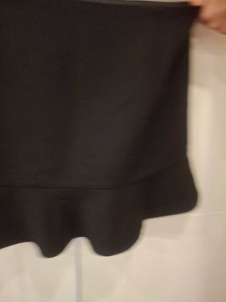 Falda negra con volantes