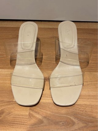 Tacones transparentes beige