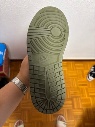 Nike Jordan 1 Low Verde Oliva y Blanco