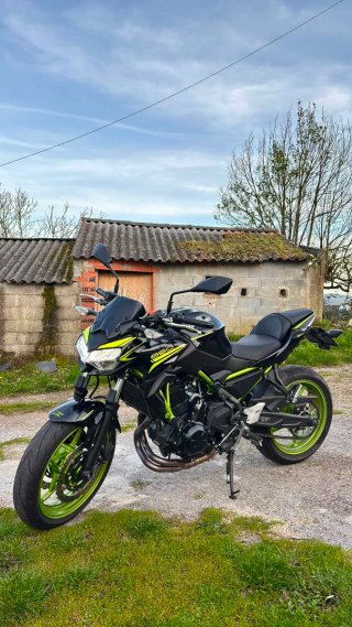 Kawasaki Z650 Negra y Verde
