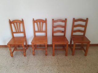 Juego de 4 sillas de salón de madera
