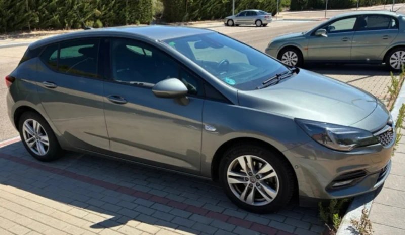 Opel Astra 2018 - foto 1