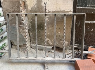 Reja antigua de hierro forjado