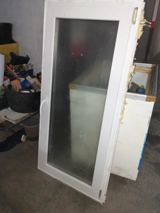 Ventana blanca con doble cristal