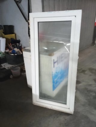 Ventana blanca con doble cristal