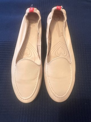 Zapatos planos de piel beige