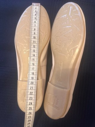 Zapatos planos de piel beige