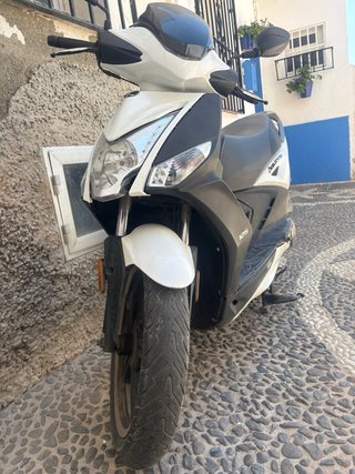 Moto Kymco Agility 125 Blanca
