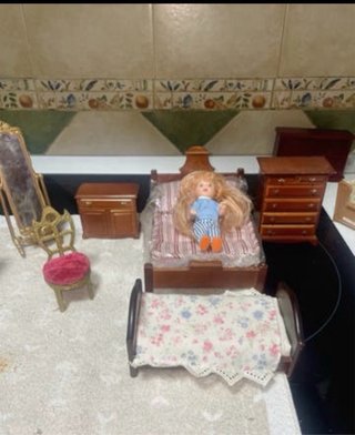 Casa de muñecas antigua de madera