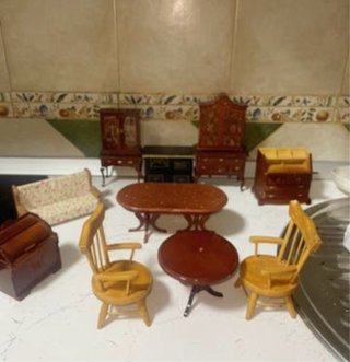 Casa de muñecas antigua de madera