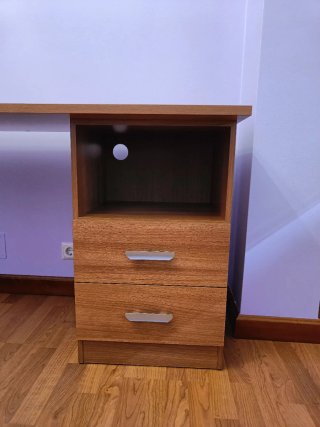 Escritorio madera con cajones