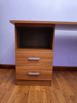 Escritorio madera con cajones