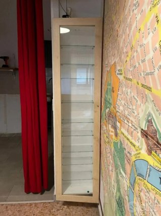 Vetrina da parete Ikea Bertby