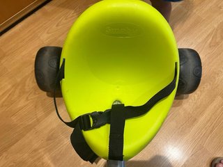 Triciclo infantil con manillar y barra de empuje