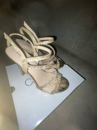 Sandalias doradas tacón alto Catwalk