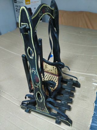 Columpio antiguo de madera para muñecas