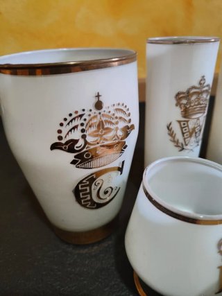 Juego Vasos Tubo y Copas Coñac con Corona