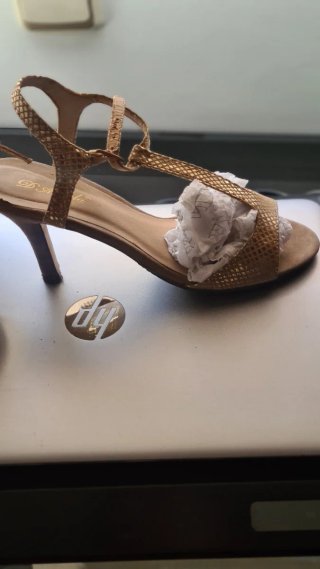 Sandalias doradas tacón, talla 39