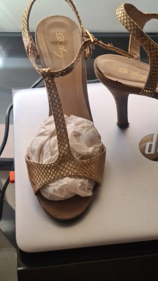 Sandalias doradas tacón, talla 39