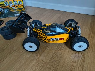 Team Magic B8ER Buggy 1/8 Brushless