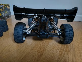 Team Magic B8ER Buggy 1/8 Brushless