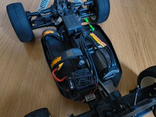 Team Magic B8ER Buggy 1/8 Brushless