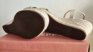 Sandalias Gioseppo de piel con cuña de yute