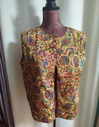 Chaleco reversible bordado