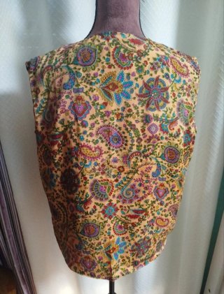 Chaleco reversible bordado