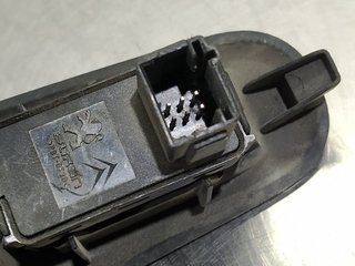 MANDO ELEVALUNAS TRASERO IZQUIERDO PEUGEOT 5008