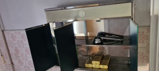 Camerino espejo vintage y silla de asistencia baño