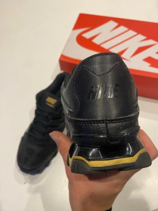 Zapatillas Nike Training Negras y Doradas