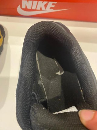 Zapatillas Nike Training Negras y Doradas