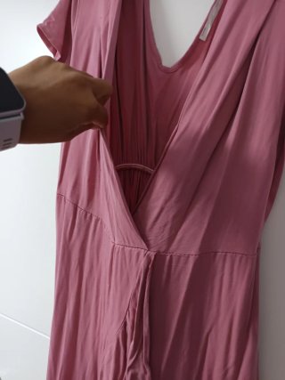 Vestido rosa asimétrico