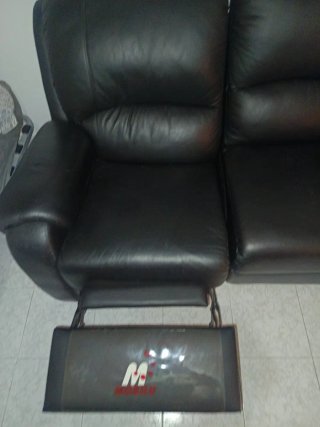 Sofá de cuero negro