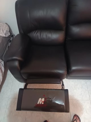 Sofá de cuero negro