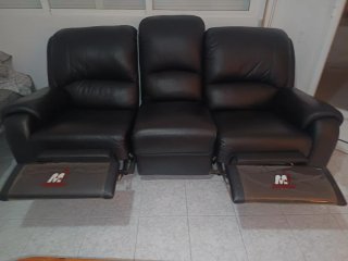 Sofá de cuero negro