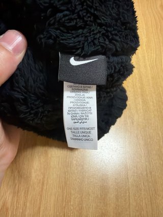 Gorro Nike con pompón estampado