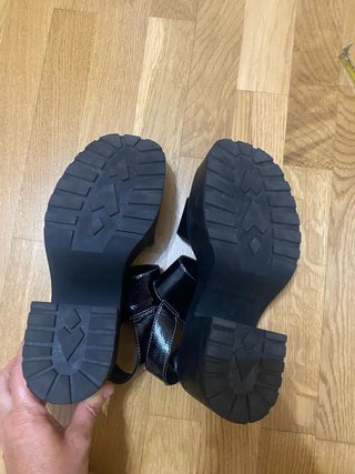 Sandalias negras de charol