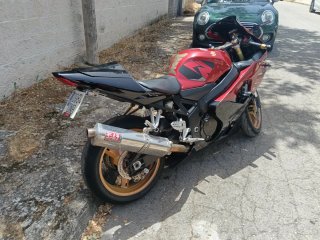Suzuki GSX-R Roja y Negra
