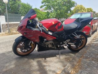 Suzuki GSX-R Roja y Negra