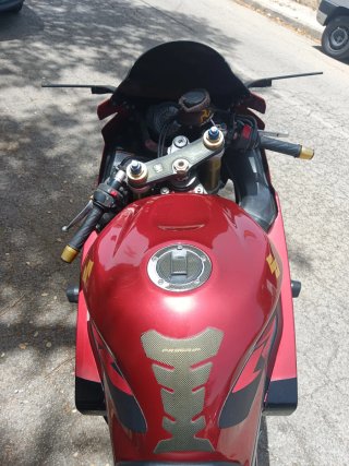 Suzuki GSX-R Roja y Negra