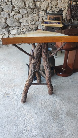 Trípode TV hecho a mano único para salones o cocin