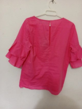 Blusa rosa con volantes