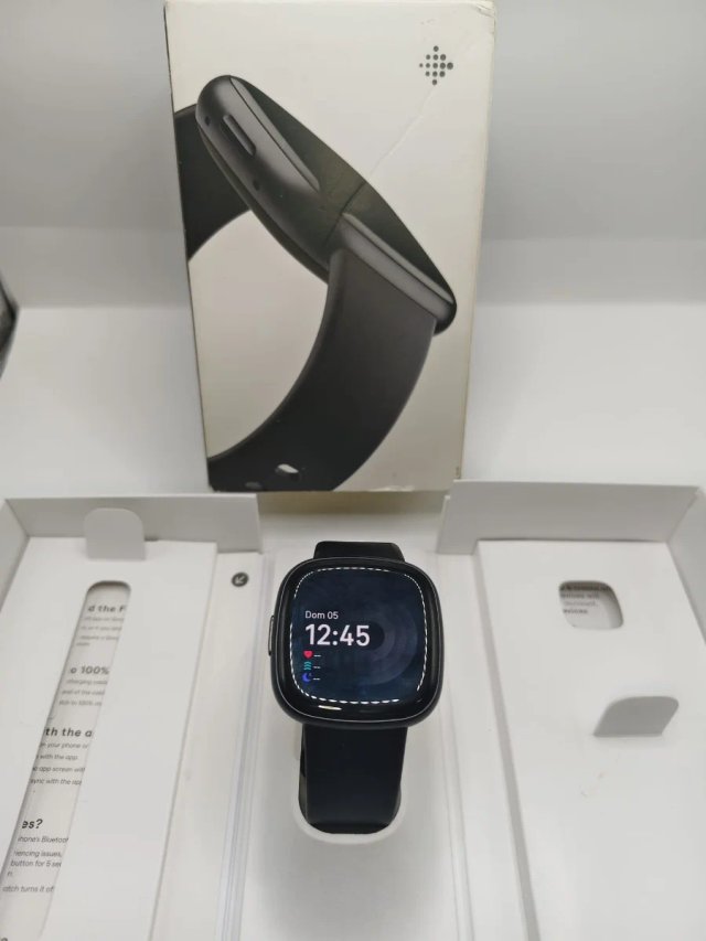 Fitbit Versa 4 Nero