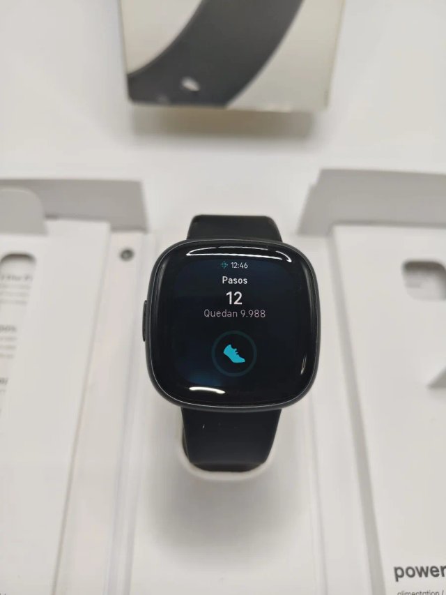 Fitbit Versa 4 Nero