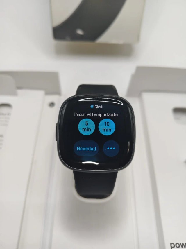 Fitbit Versa 4 Nero