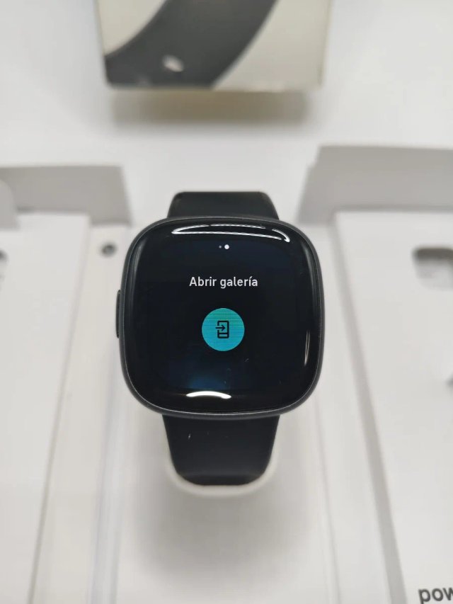 Fitbit Versa 4 Nero