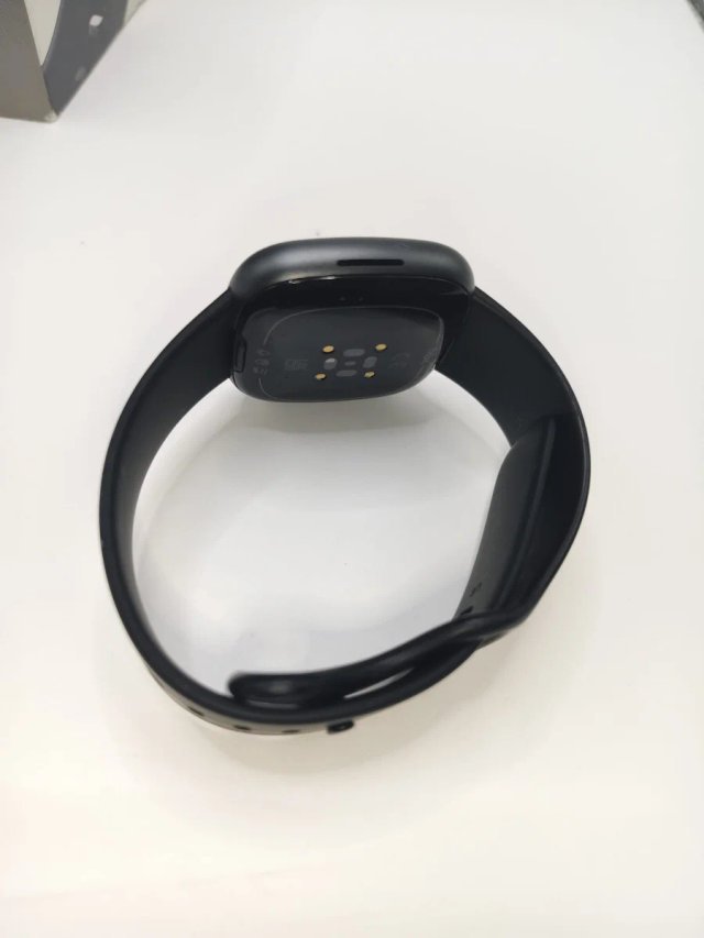Fitbit Versa 4 Nero